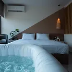 Jacuzzi Paradise Pyramids Panoramic View 503
