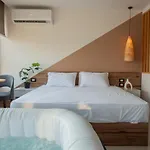 Jacuzzi Paradise Pyramids Panoramic View 503