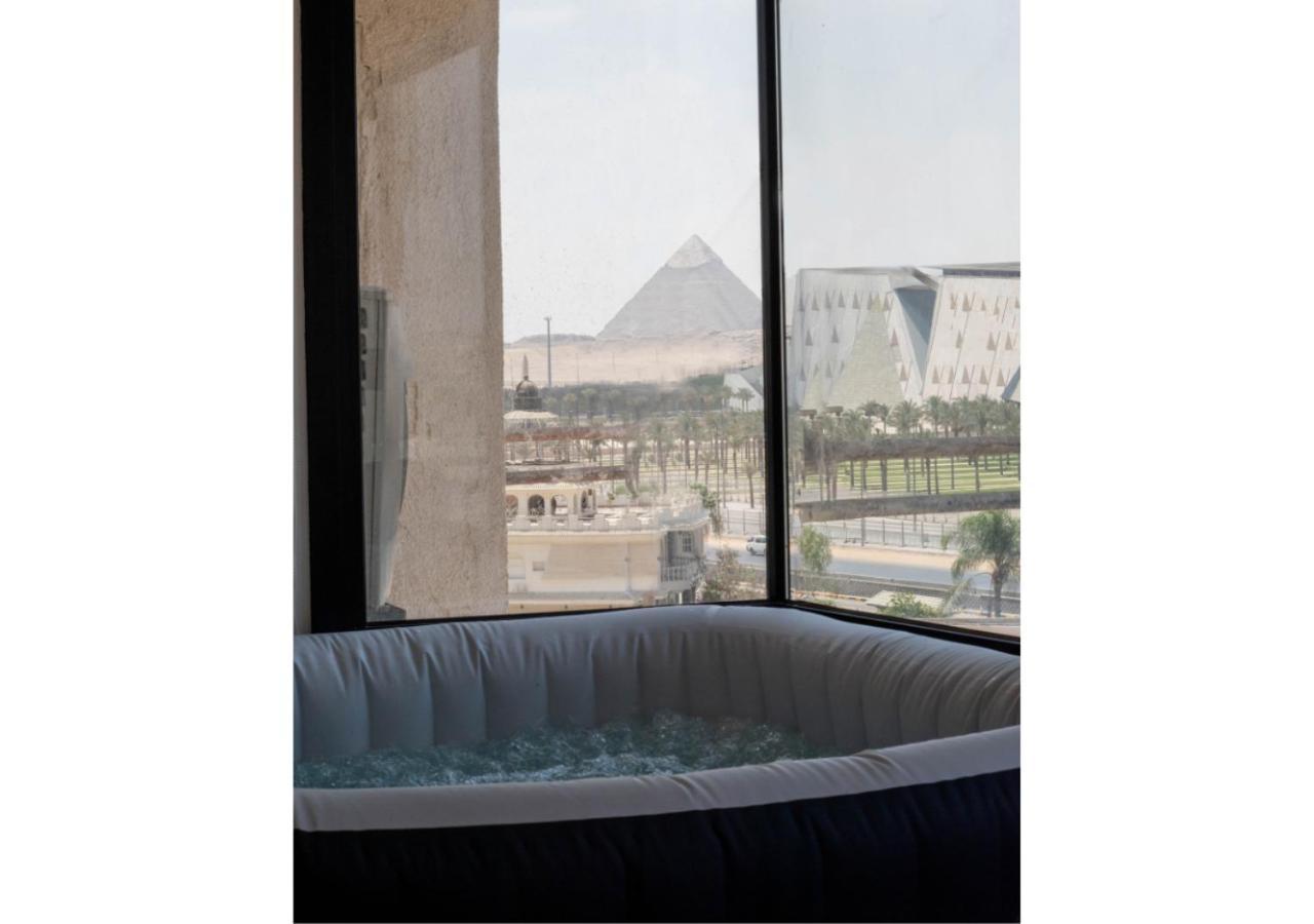 Jacuzzi Paradise Pyramids Panoramic View 503 * Cairo