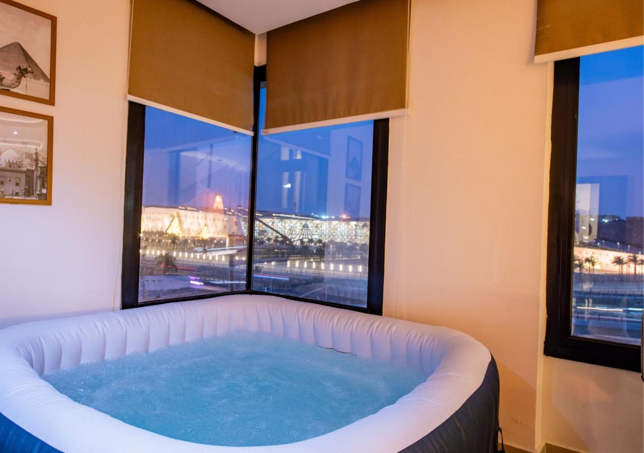 Jacuzzi Paradise Pyramids Panoramic View 503 * Cairo